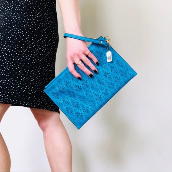 New ALDO Perforated Wristlet Clutch Cobalt Blue - Picture 4 of 7